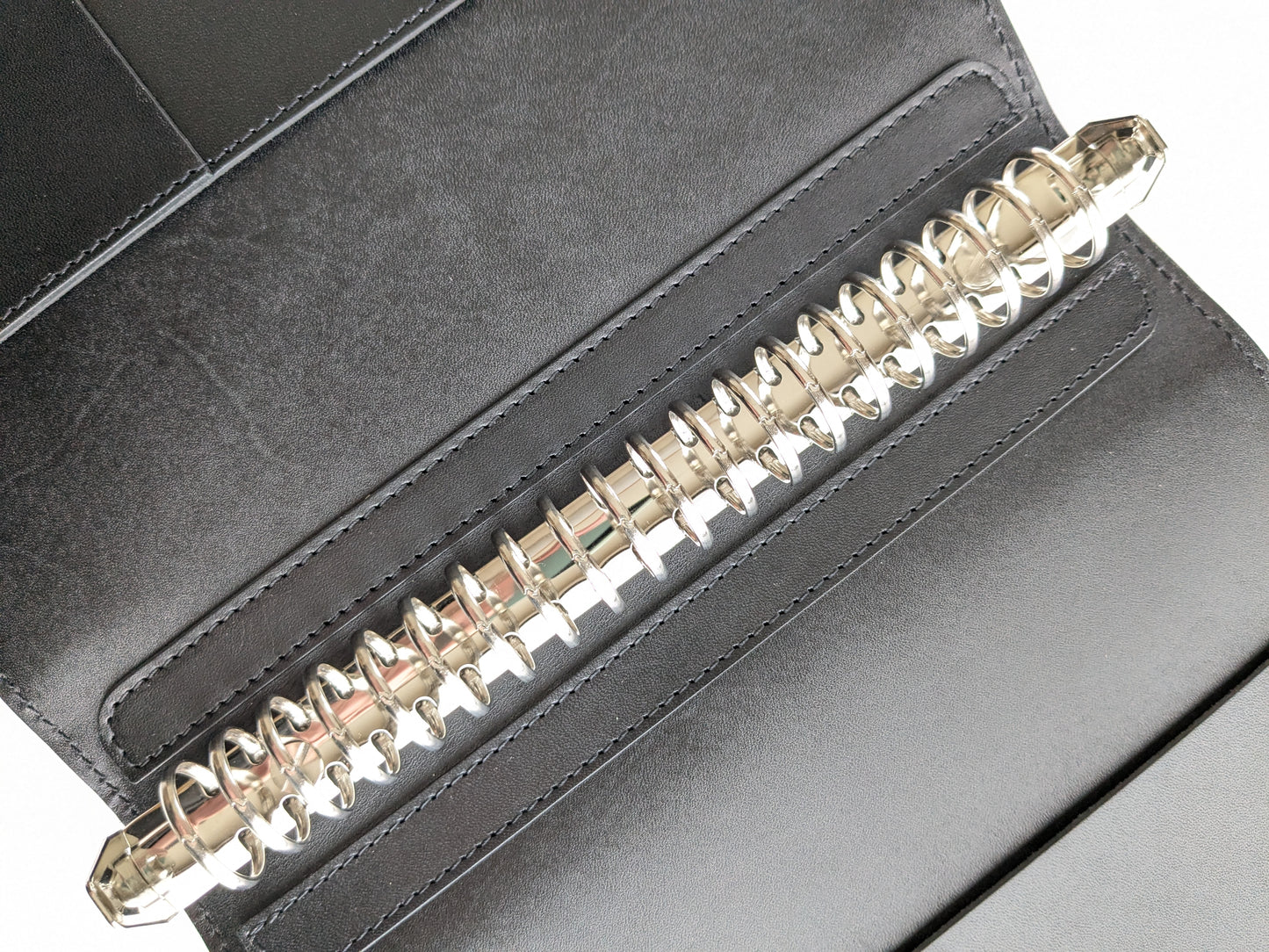 C<RASCO ≪Fuagoシリーズ≫ 【ルーズリーフ20穴】システム手帳バインダー A5 (内径20mmリング) 本革