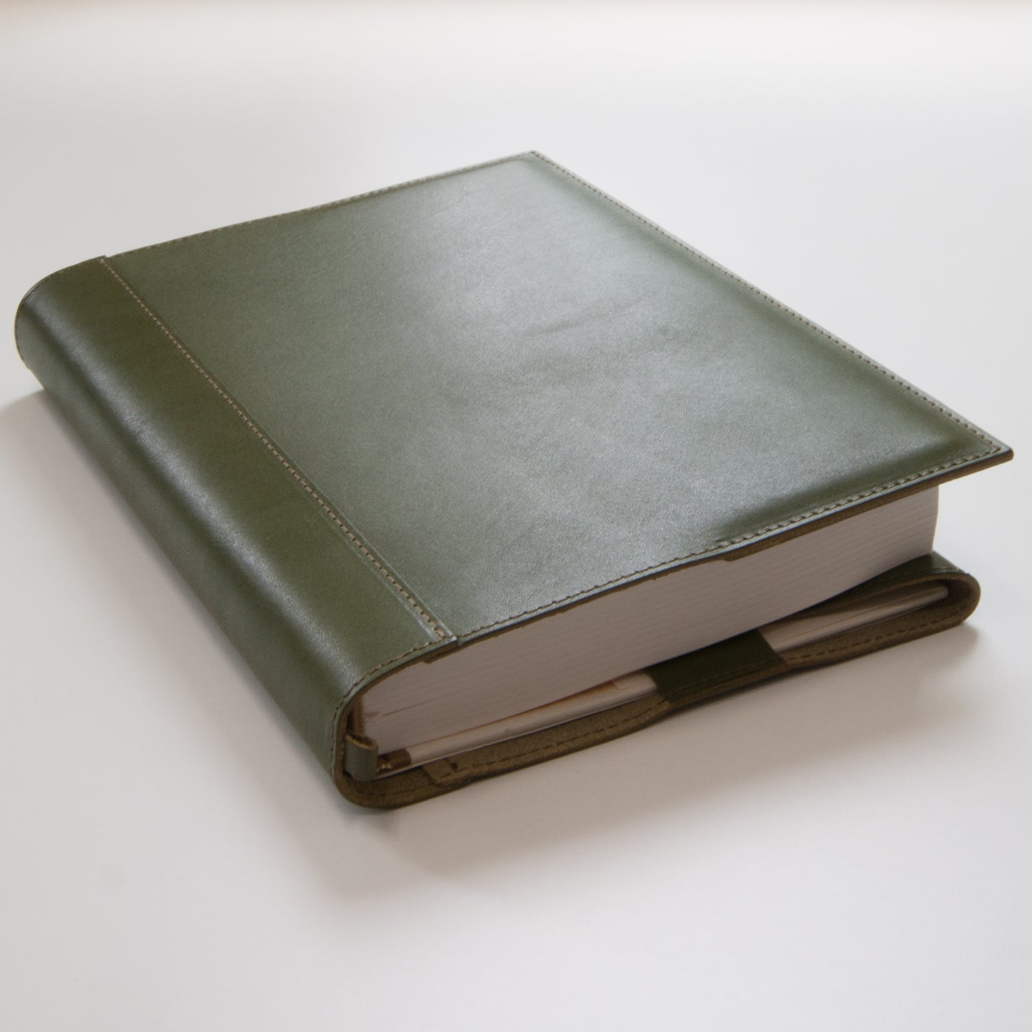 [Japanese Craftsman Made / Classic] Book Cover A5 hard cover Genuine leather bookmark included